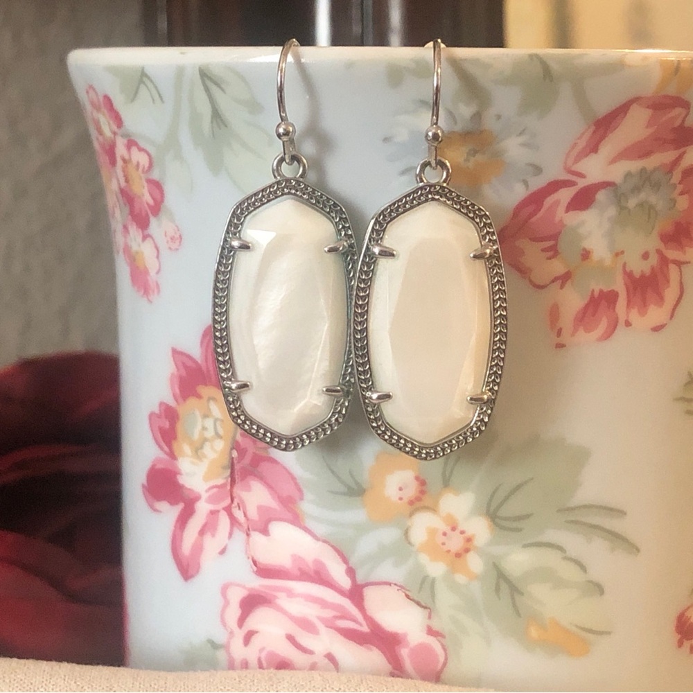 SOLD! KENDRA SCOTT Dani earrings, silver + white mother of pearl MOP, 1"